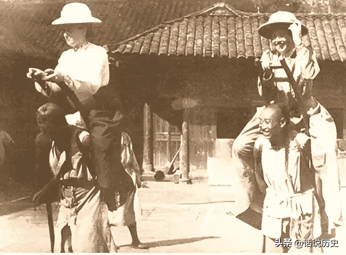 21张真实又罕见的老照片，阴毛假发工作者，我怀疑他用错地方了2