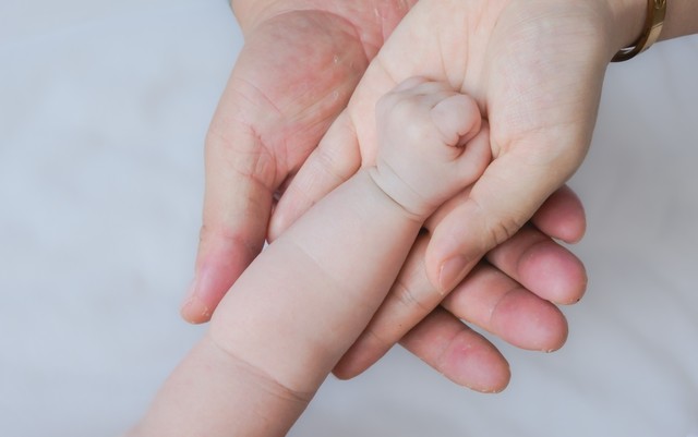 产后12天宝宝肚脐带脱落怎么护理,新生儿脐带脱落后肚脐出血的护理