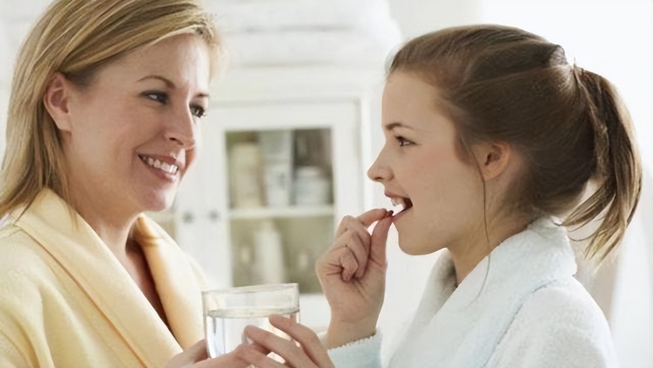 是喝牛奶补钙快还是吃钙片补钙快,请问吃钙片补钙好还是牛奶补钙好