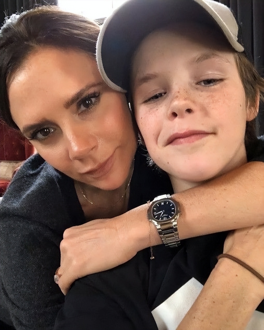 贝克汉姆布鲁克林17岁,贝克汉姆贝小七今年多大了