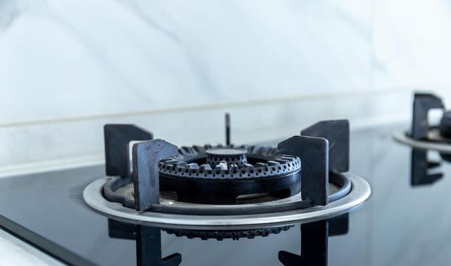 燃气灶800元和1300元有区别吗,燃气灶是6000好还是3000元的好