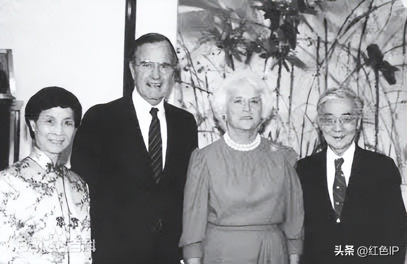 外交官穿衣风格,外交官的衣服是谁搭配的