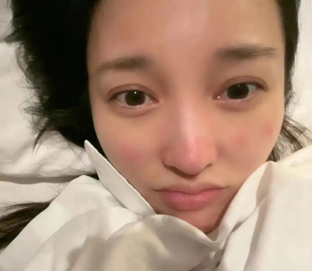 “阳了”的明星们，有人看不懂抗原，有人用纸尿裤，她洗澡就好了