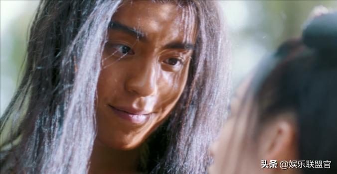 撩汉、乱认爸、男男接吻，这6位明星是没分寸感，还是“耍流氓”