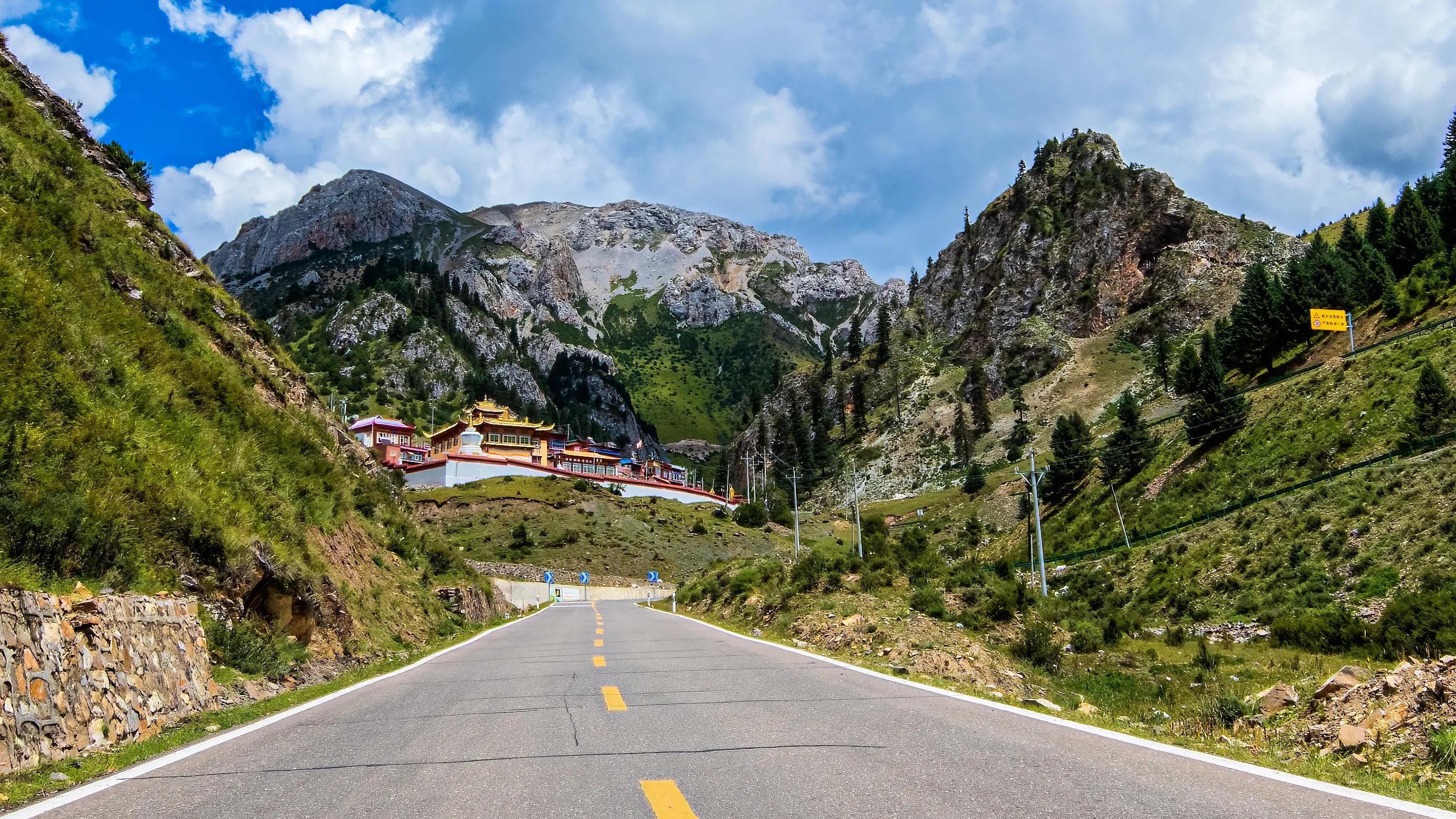 甘孜州最美风景在路上,金秋的甘孜州