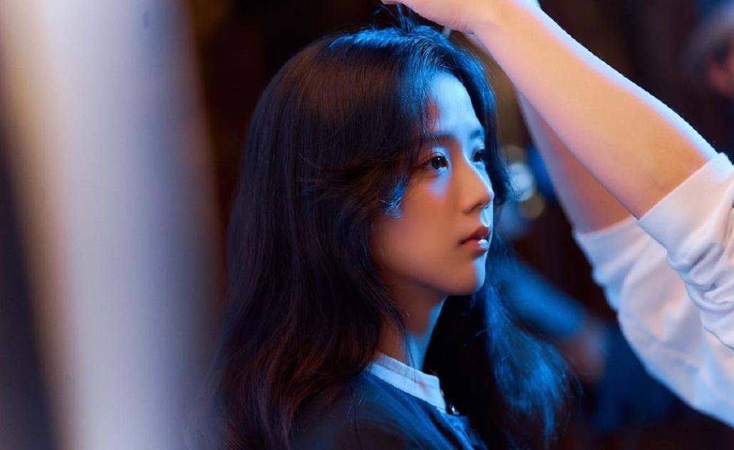 《雪滴花》主演现身发布会,金智秀身材被热议,身材管理提上日程