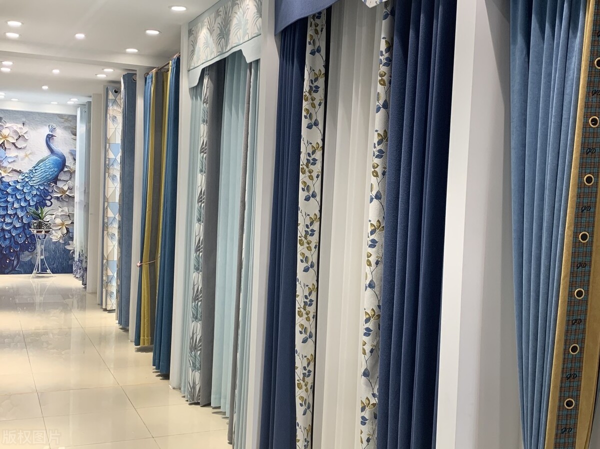 客厅网购窗帘装好了,装修窗帘推荐网购