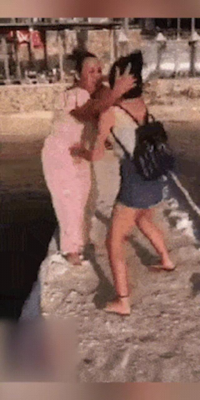 女孩去纹身结果喜欢上了纹身师,陪老婆去纹身