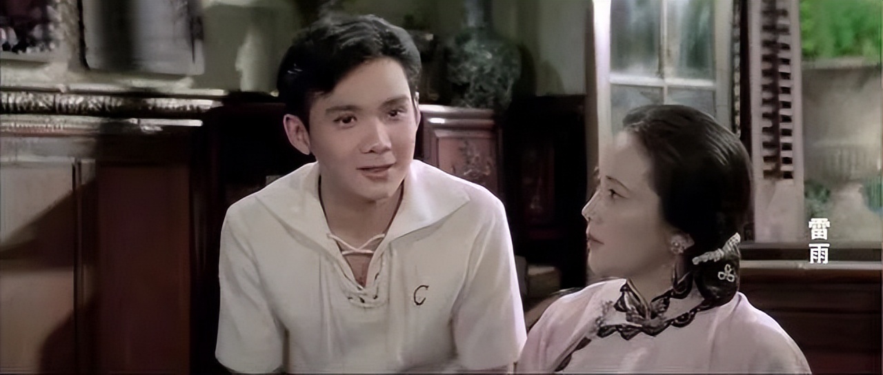 《雷雨》：这一生一次的爱情，我愿热烈烧一次