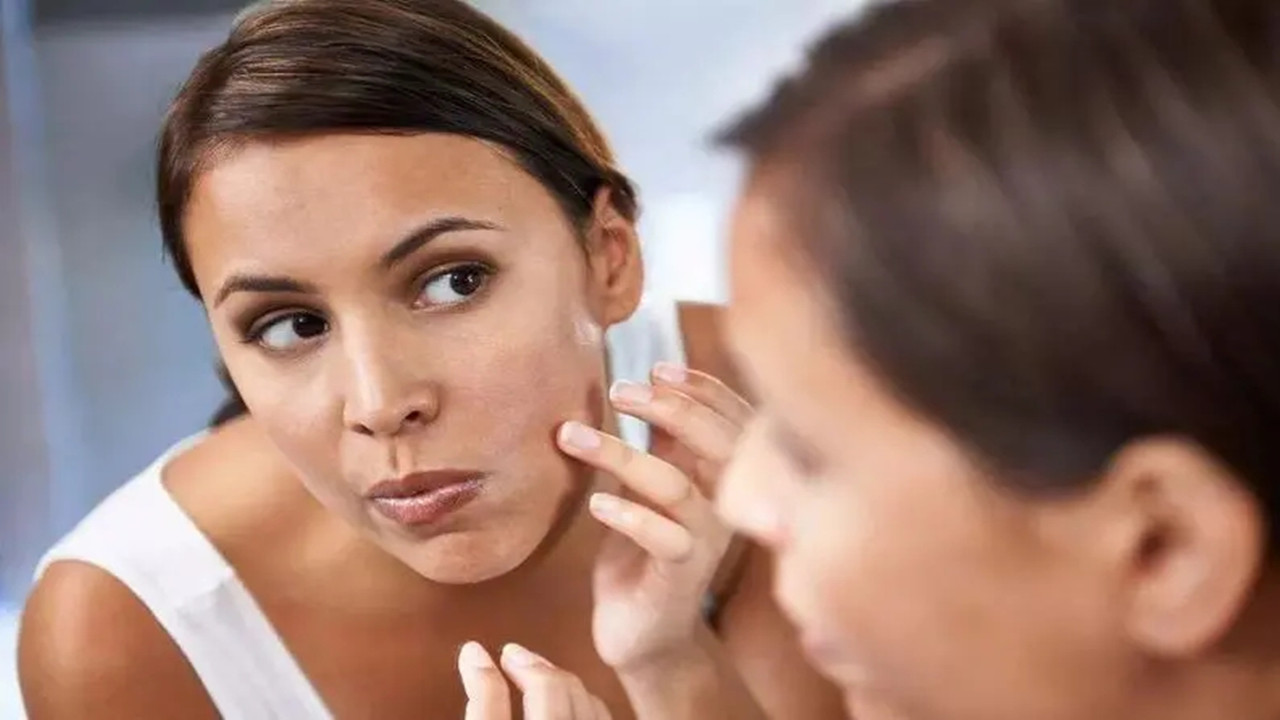 为什么月经完了还有红色的分泌物,为什么月经完了还有黄色分泌物