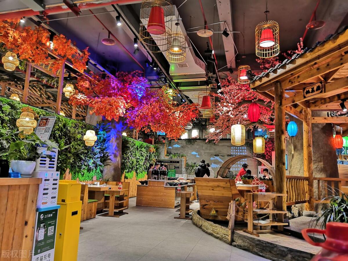 在县级市开火锅店如何定位，怎么样去装修？