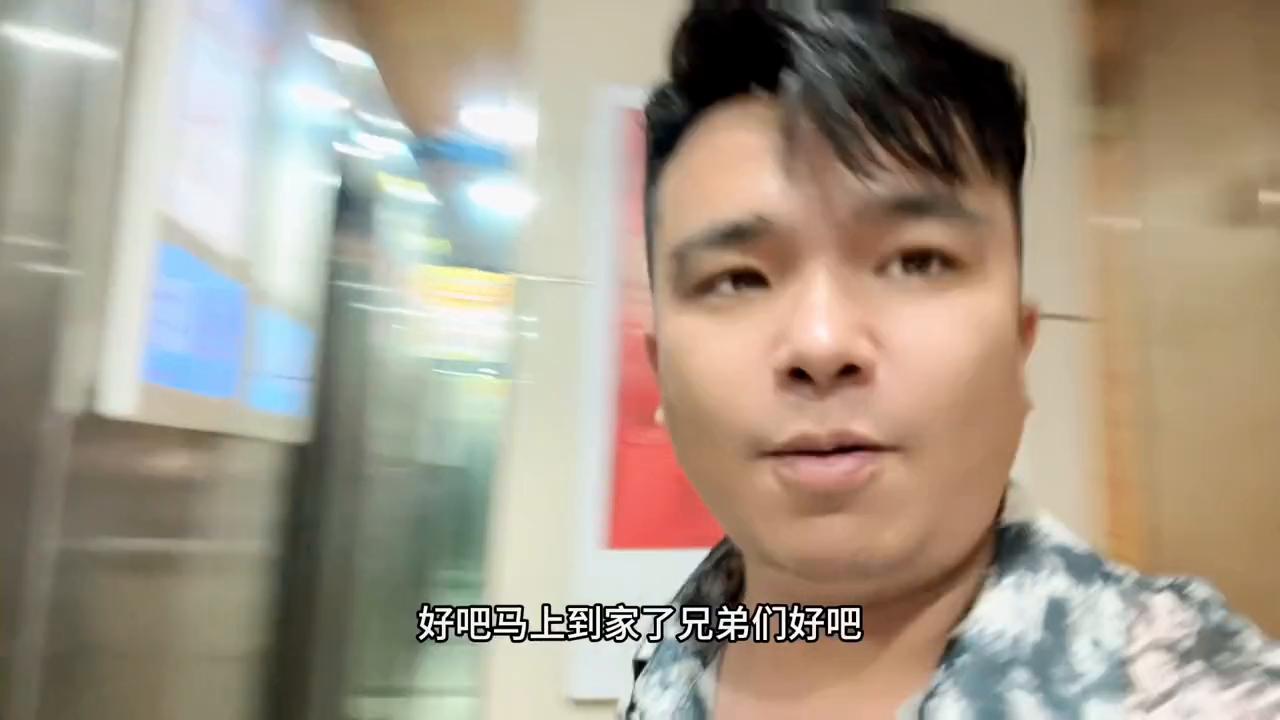 戴了假发后怎么老是掉头发,戴了两年假发头发秃了