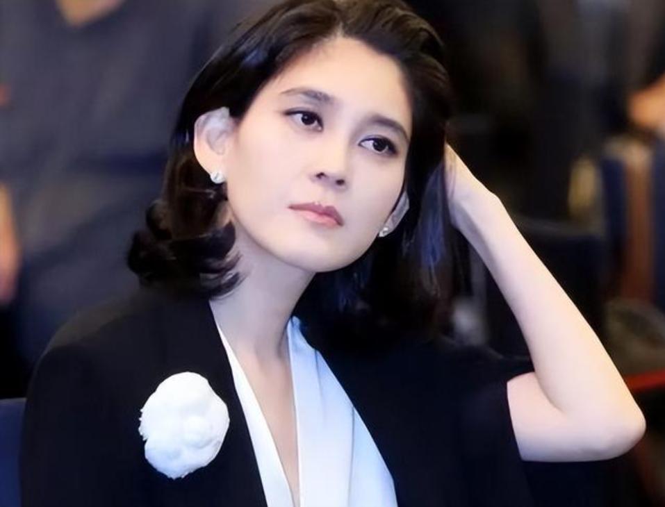 她，身家上亿，执意嫁给保安，离婚被讹8370万，后悔了么？