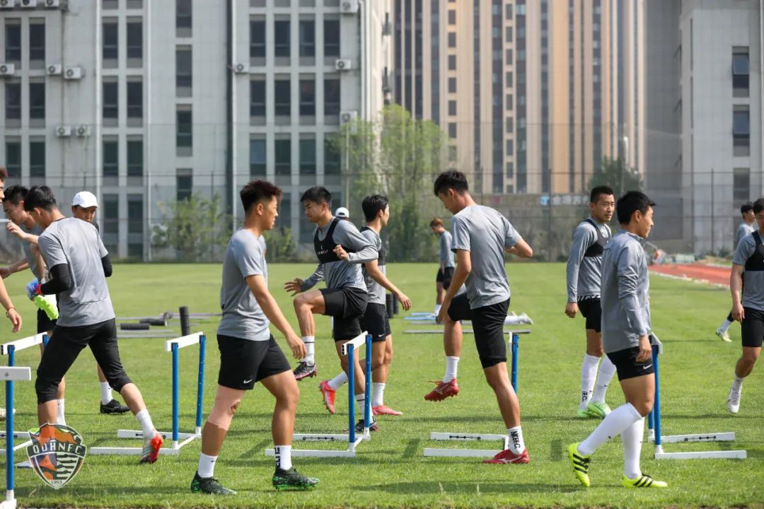 你们的背后是祖国,温暖的背后是你们