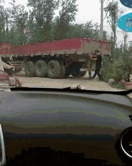 上课衣服穿反怎么办,上课忘记穿裤子该怎么办