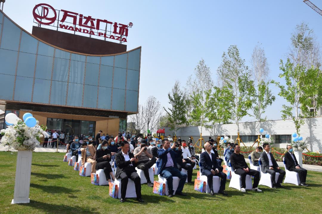 *疆新**餐饮协会携手万达集团共创*疆新**餐饮巅峰