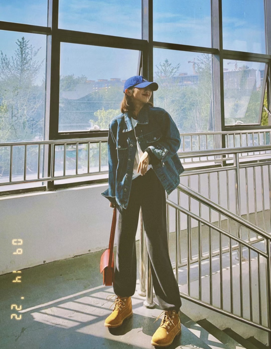 男装牛仔外套搭配什么裤子,牛仔外套搭配什么裤子好看