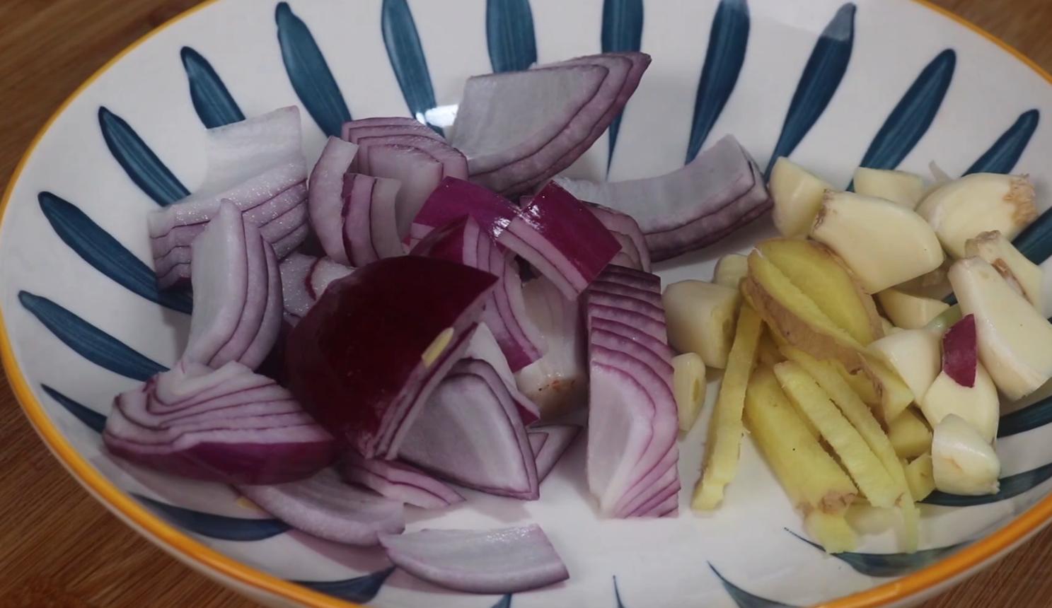 家常炖鸡做法不用油,怎么炖鸡好吃又嫩又入味