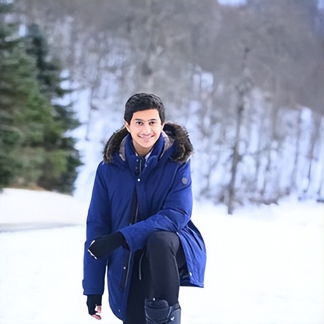 世界杯火出圈的卡塔尔小王子!不戴头巾变土气了,戴着牙套太萌了