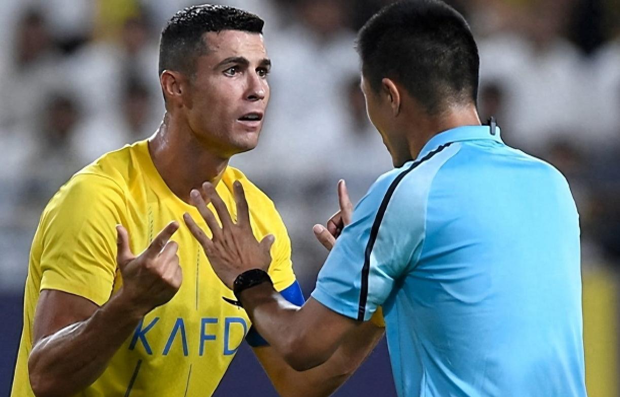 c罗怒喷中国主裁傅明,外国评价c罗和傅明