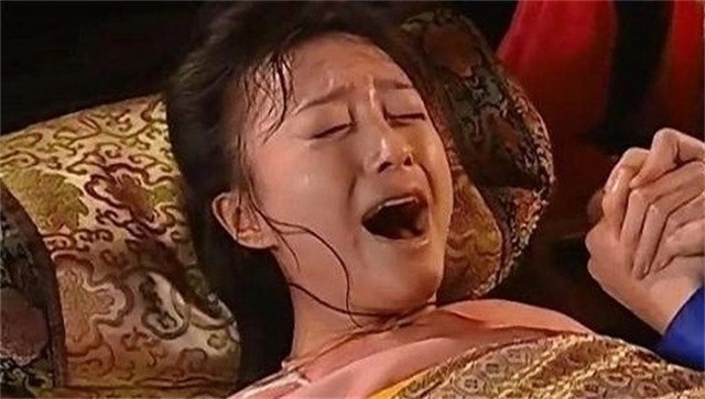 清朝女子因难产被活埋纪录片,清朝女子难产晕厥以为死亡