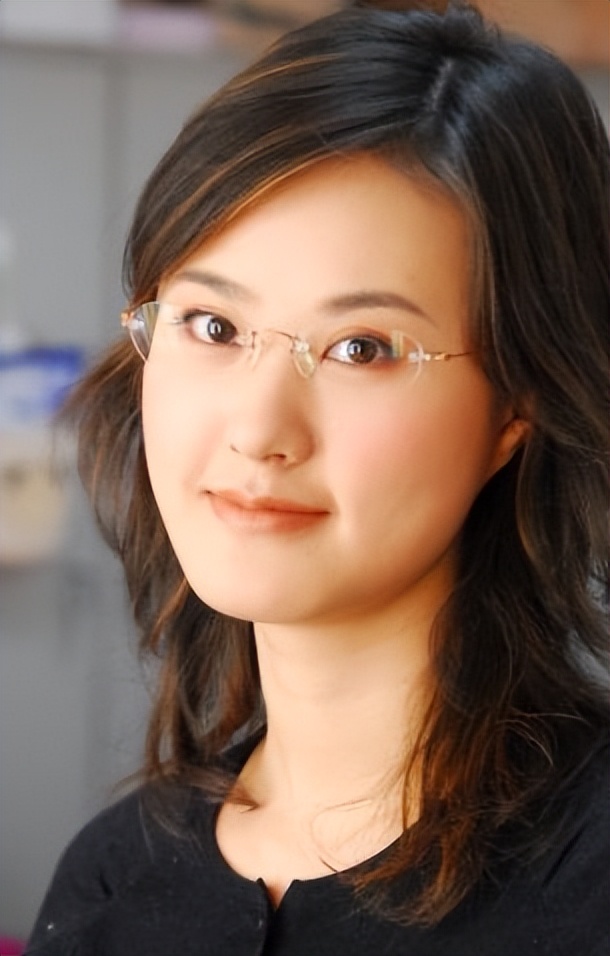 央视八位未结婚的女人,央视十大美女主持人轶事