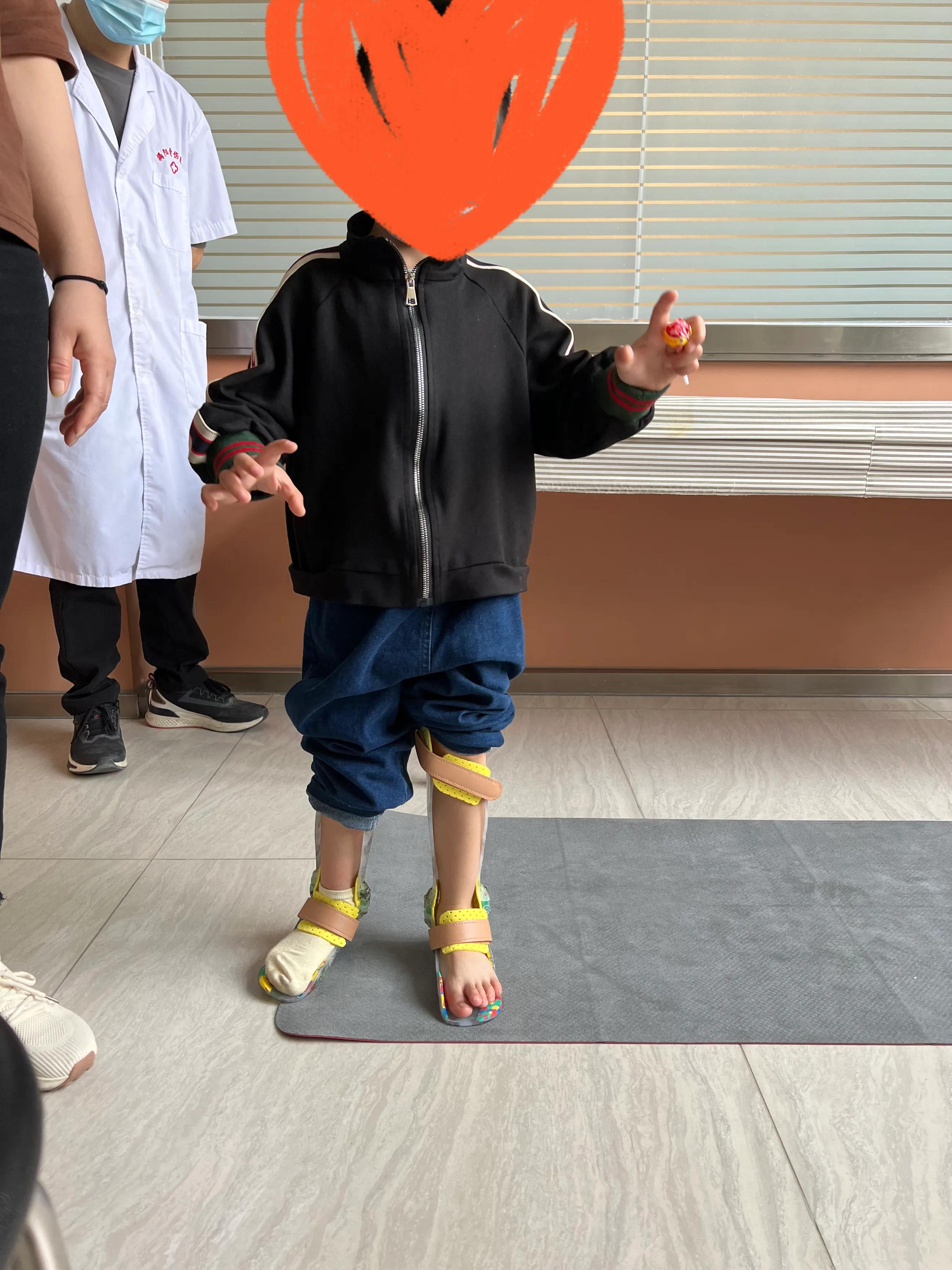 痉挛肌脑瘫家庭干预可以吗,痉挛性脑瘫患儿康复训练家长必看