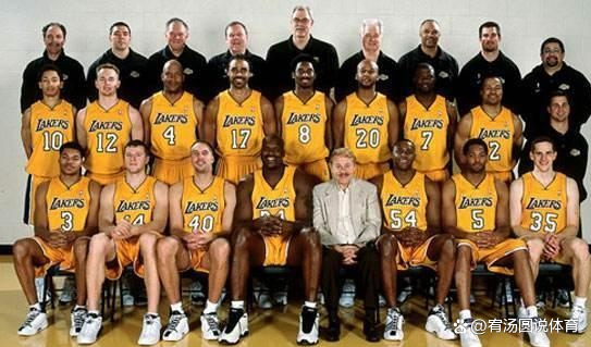 奥尼尔与库里互侃?17年勇士夺冠阵容、01年湖人夺冠阵容