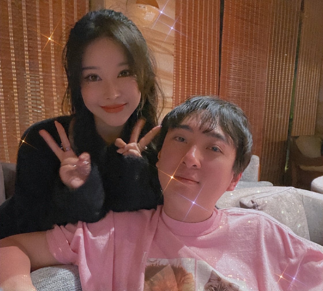 万达少爷王思聪，他的“消失”其实早就有迹可循，这是踢到铁板了