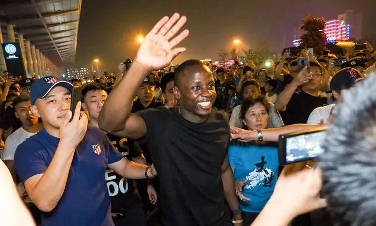 穆谢奎：打篮球出身的大连人队史第一射手，35岁还在中超名列前茅