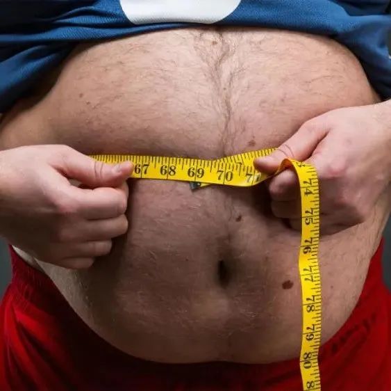 身材很瘦但是肚子很大是什么原因,为什么肚子上像是有两个游泳圈