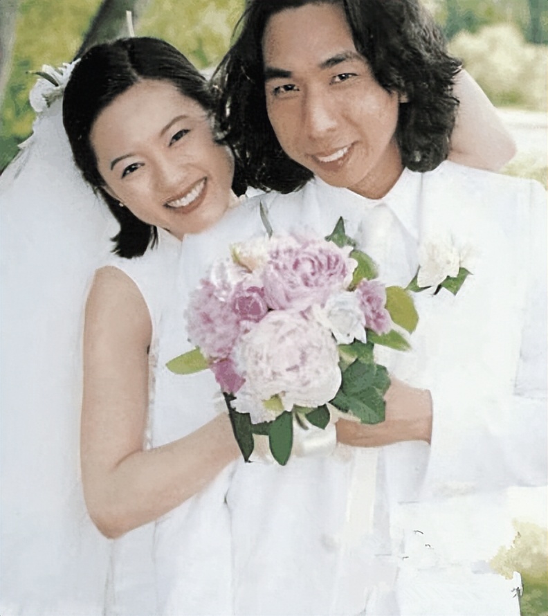 54岁李丽珍罕见亮相,56岁的李丽珍近况如何