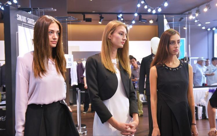 没钱就去中国！外国模特的“三个月买房计划”，中国成金钱乐园？