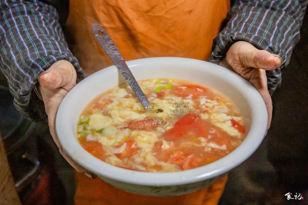 40m²的小店,厨房就占一半!建昌家属院旁的这家馆子开了23年