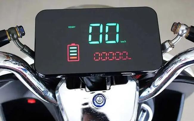 电动车多久不充电电池不会损坏,电动车一次充电不满会伤害电池吗