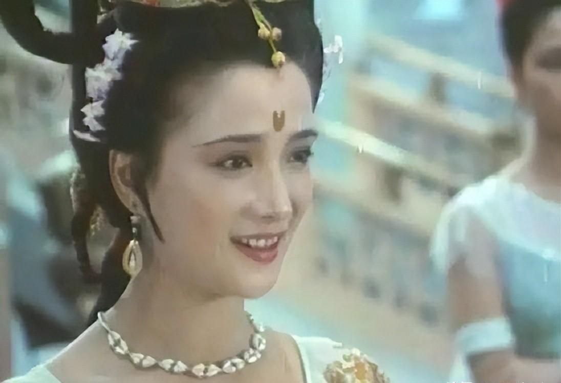 她被誉为荧屏第一美女,她被称为亚洲第一美