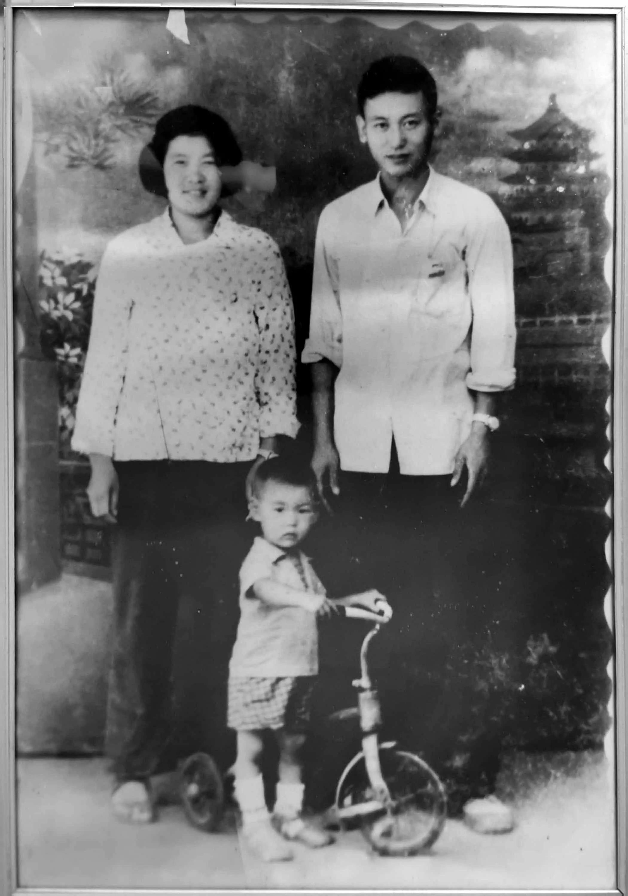 老爸的童年往事,老爸和老妈的故事