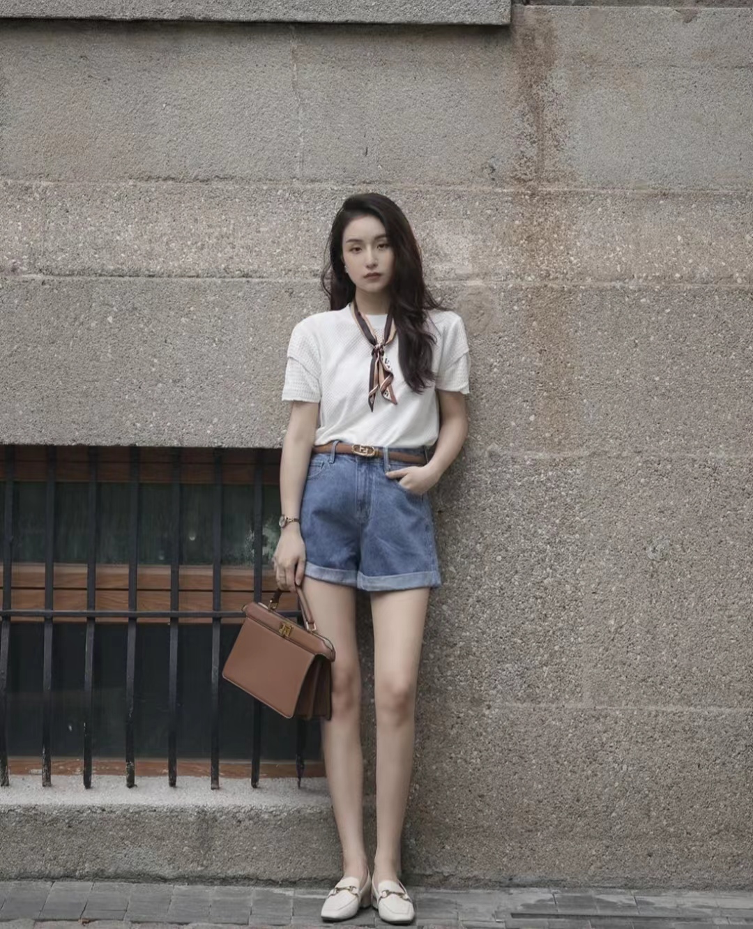 夏天短裤上衣搭配什么鞋子好看,白色短裤配什么上衣和鞋子好
