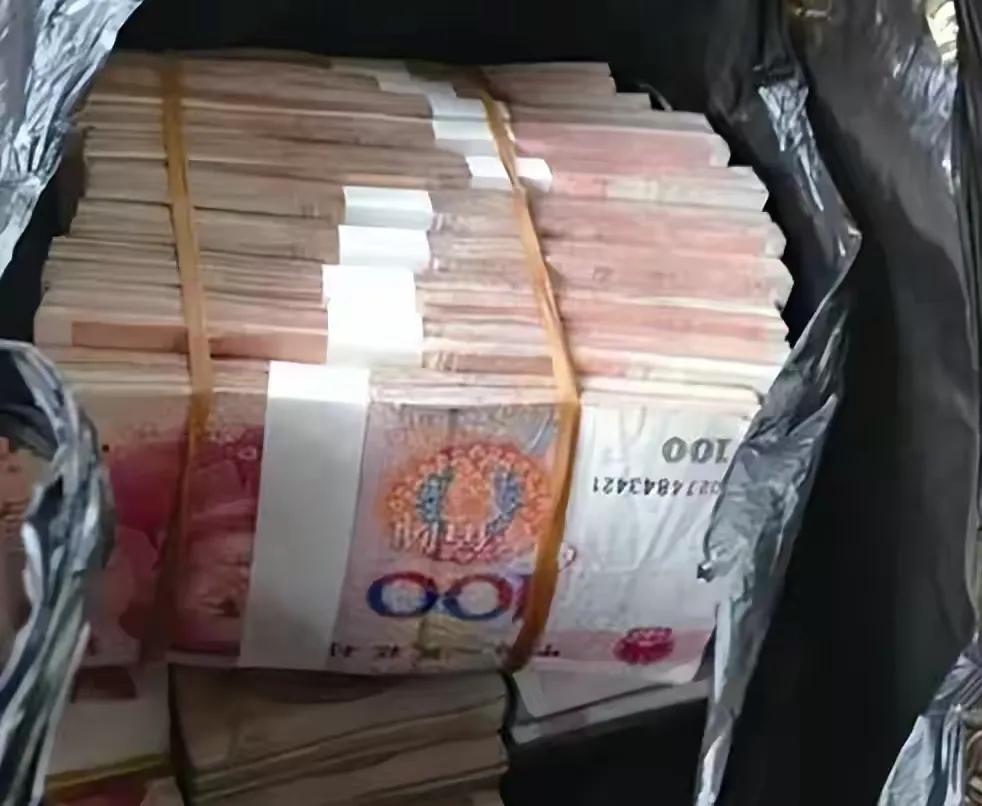 大学生银行卡多出100万,大学生银行卡出错多出100万