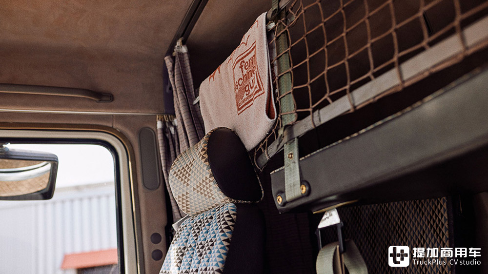 车龄32年性能如新，带你看德国卡车收藏家的爱车：奔驰MK1222S