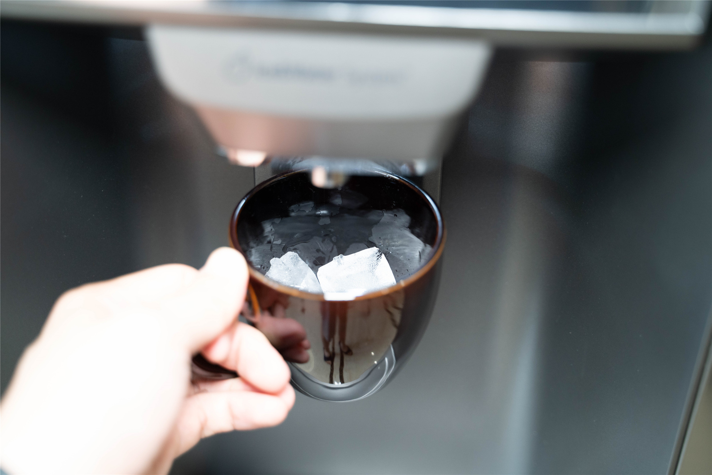 让我恩宠有加的冰箱是啥样的？LG敲一敲制冰冰箱测评体验