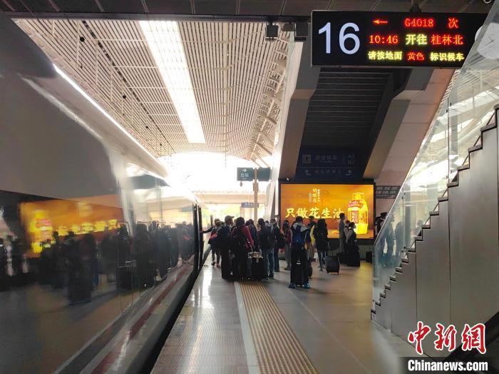 新消息五一火车票紧俏购票请赶早,五一火车票开售各方向余票充裕