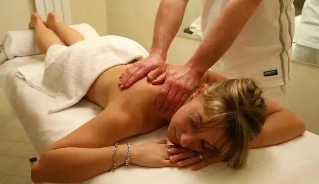 断奶涨奶有硬块很疼很硬怎么办,不想给宝宝吃奶但奶涨得疼怎么办