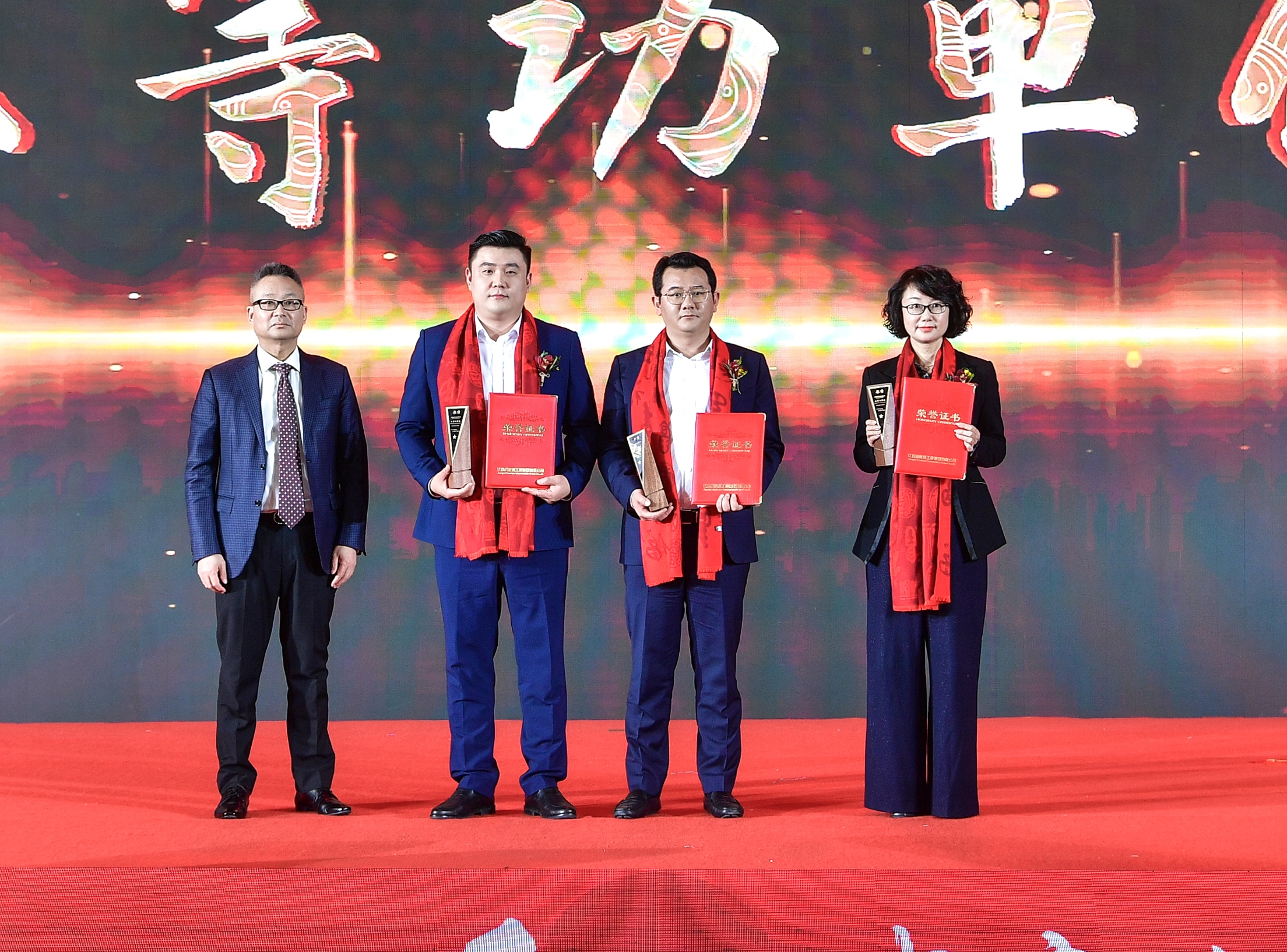 鏄ユ殩鑺卞紑涔橀鐮存氮,鏄ユ殩鑺卞紑鎵竼璧疯埅瑙嗛