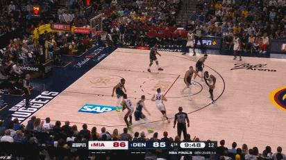 1比1平!总决赛15分超级逆转!约基奇41+11没顶住巴特勒