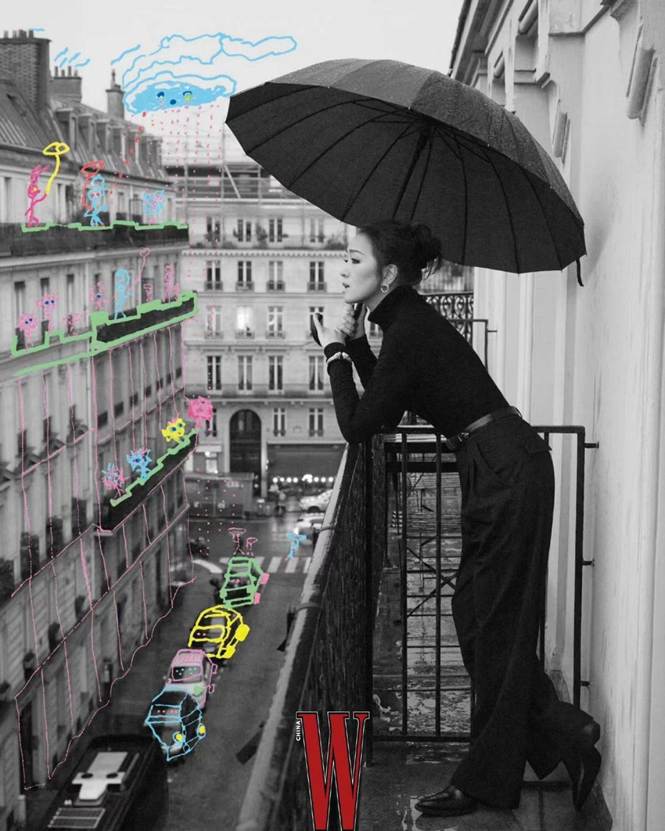 巩俐现身戛纳节气场十足,巩俐国际巨星走红毯