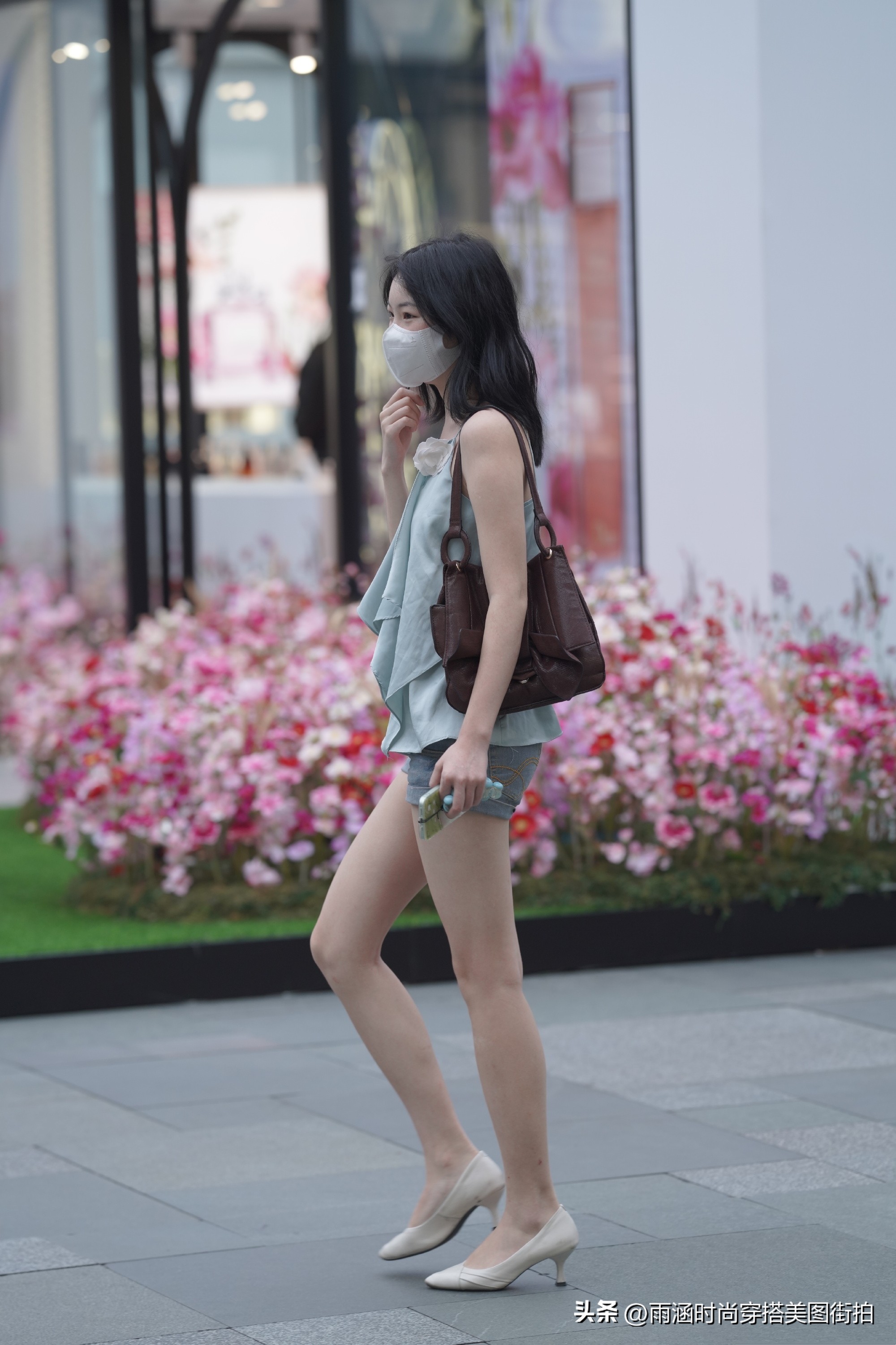 牛仔短裤时尚穿搭街拍,三里屯牛仔短裤穿搭街拍