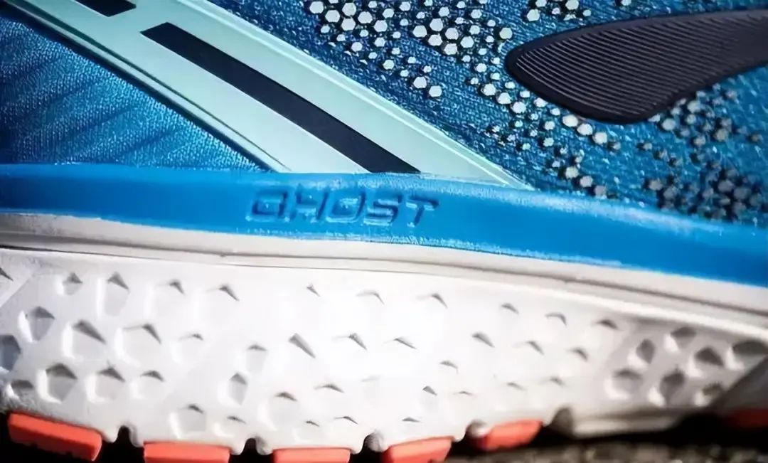 高端跑鞋都是用什么材质做鞋底呢,李宁pebax发泡中底跑鞋