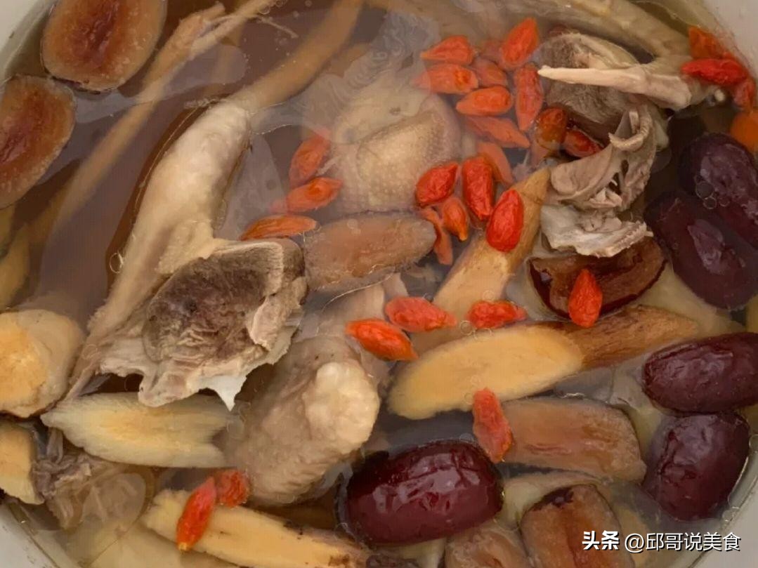 冬天润肺全家都适合喝这道汤,冬天天气干燥喝什么汤润肺滋阴