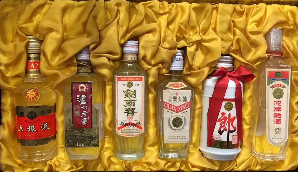 今日行情口粮酒剑南春浓香型白酒,好喝的小瓶的光瓶口粮酒剑南春